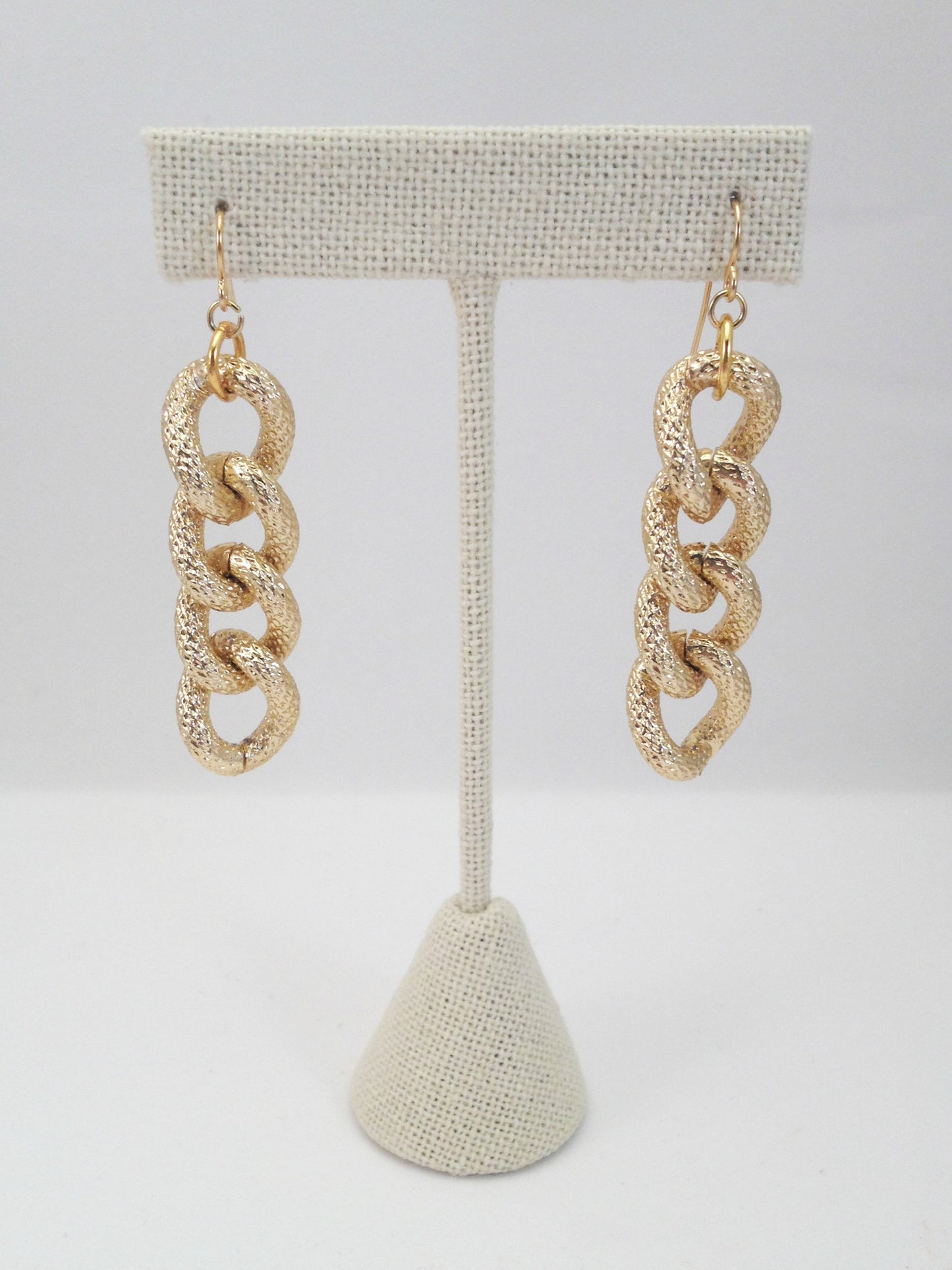 4 chain link earrings, textured