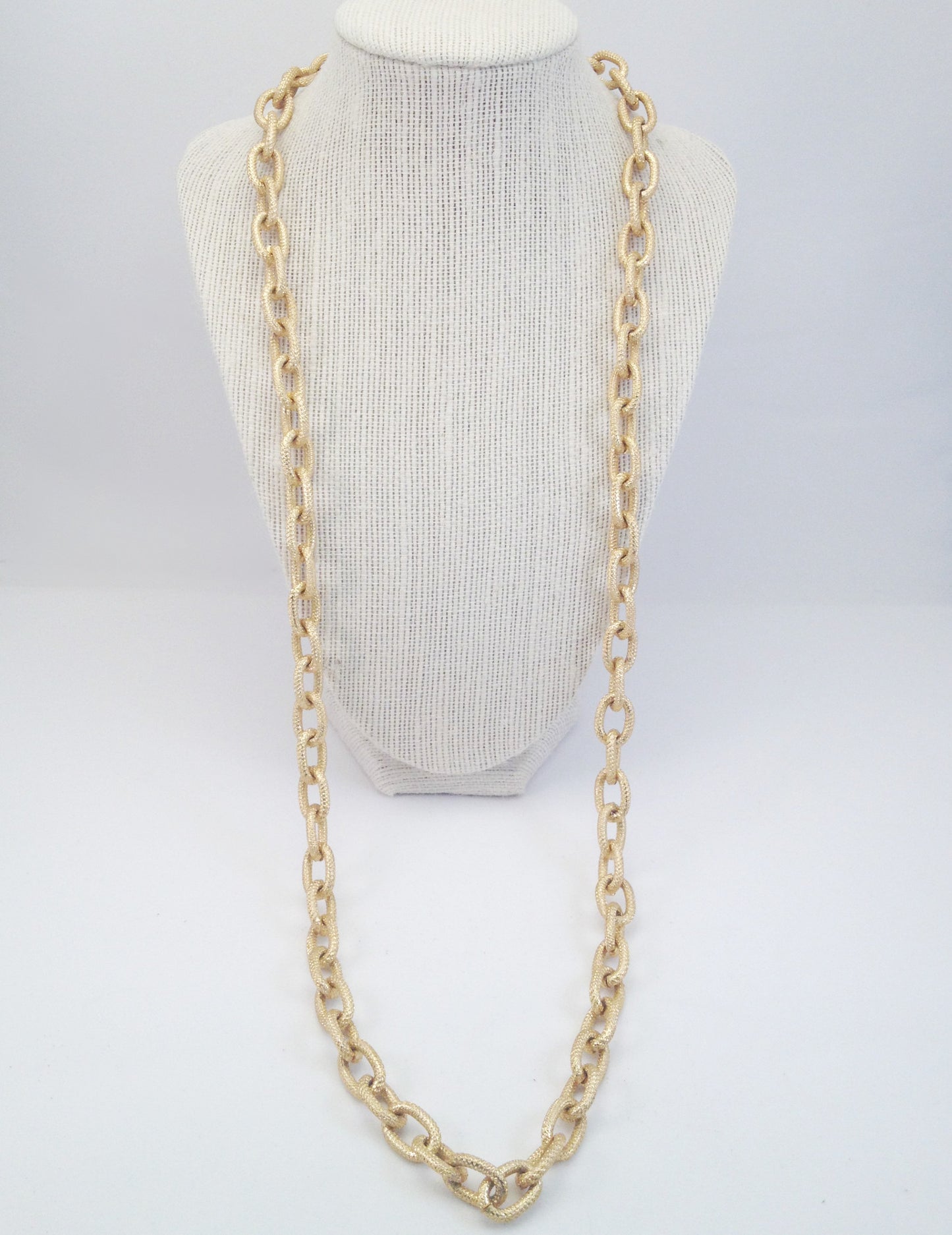 chain loop necklace, textured