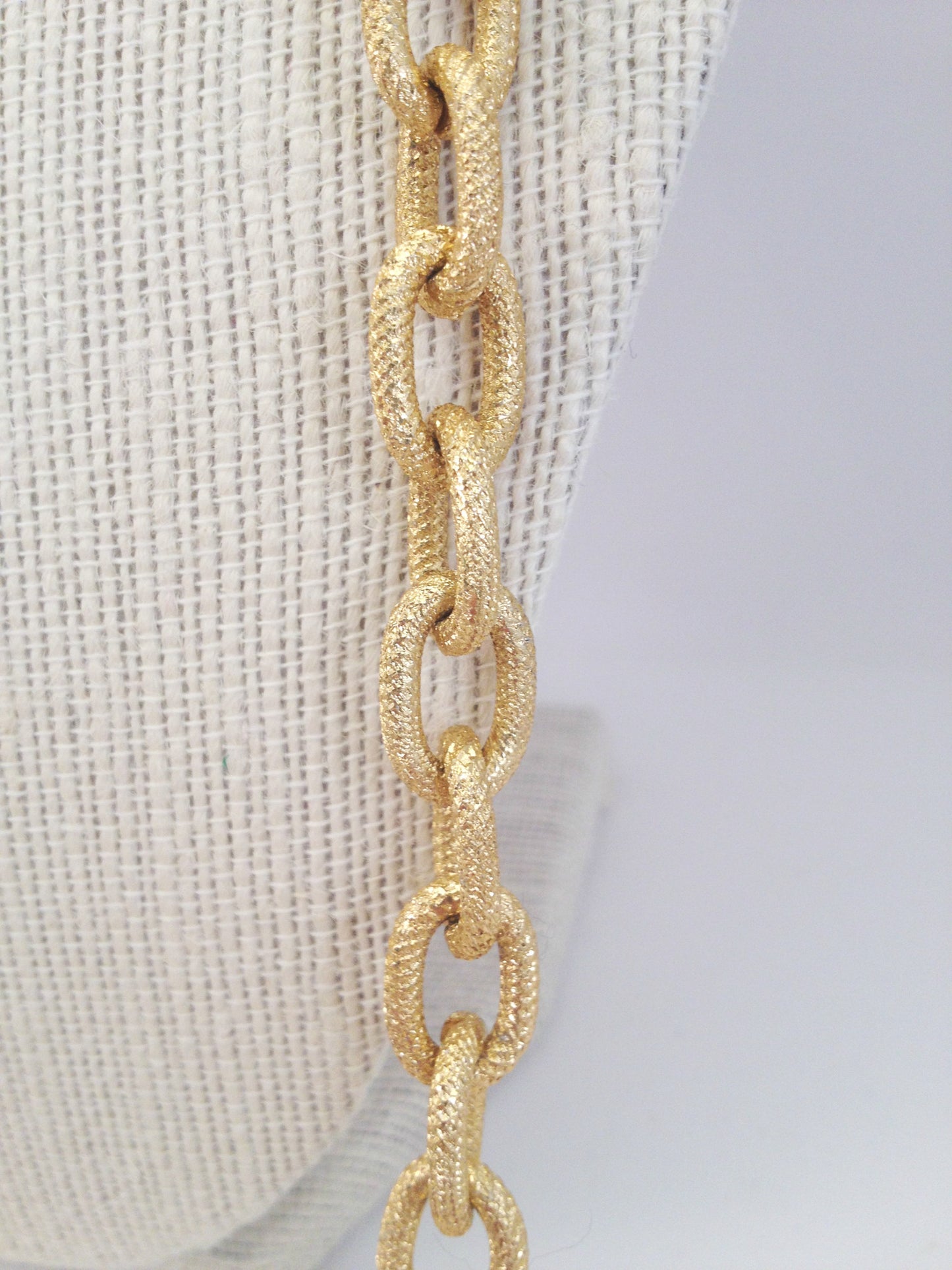chain loop necklace, textured